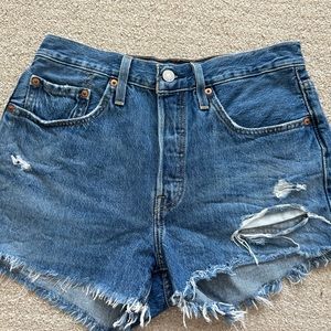 Levi 501 Jean Shorts!